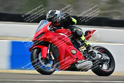media/Apr-18-2025-TrackDaz (Fri) [[45f5874c44]]/B Group/Session 4 (Turn 6 - Outside)/